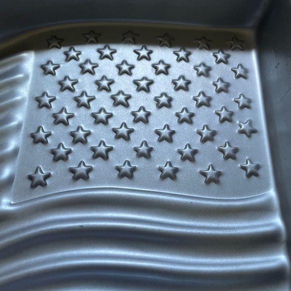Amscan American Flag cake pan - Picture 8 of 10